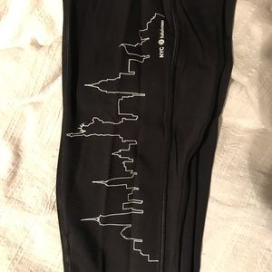NWT Lululemon Fast & Frees Sz 10 w/ NYC Skyline!